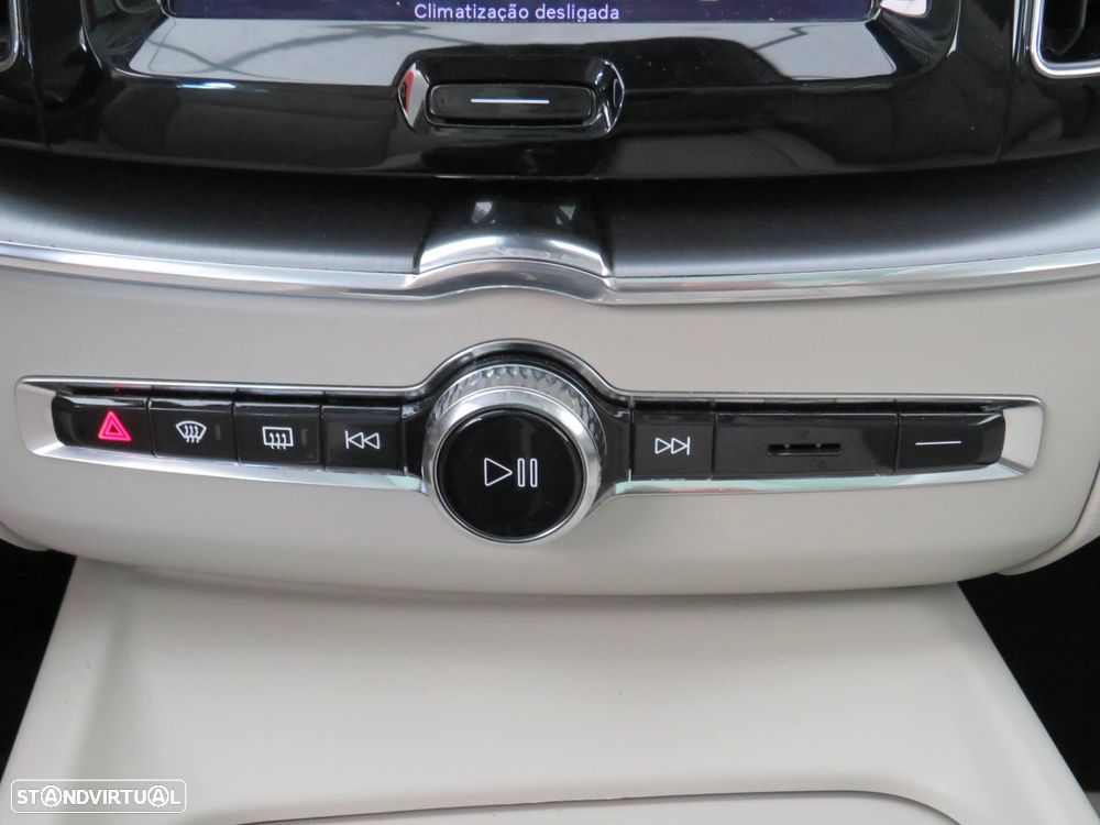 Volvo XC 60 2.0 B4 Momentum Plus - 38