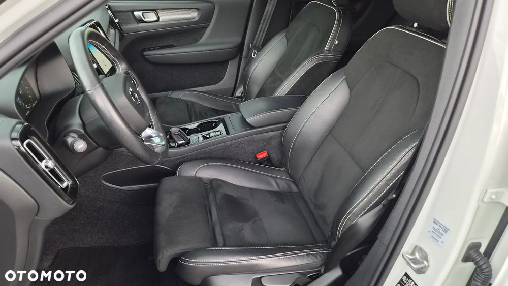 Volvo XC 40 T3 Geartronic Momentum Pro - 17