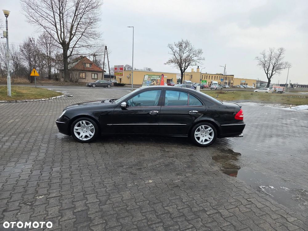 Mercedes-Benz Klasa E 500 4Matic Automatik Avantgarde - 33