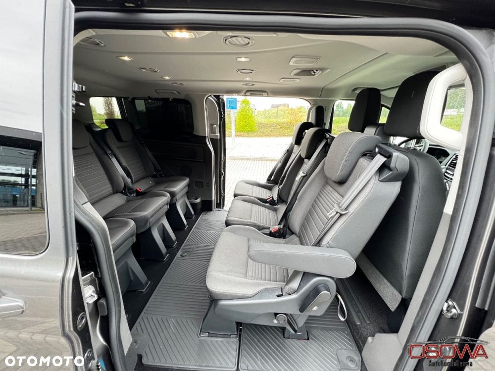 Ford Tourneo Custom - 40