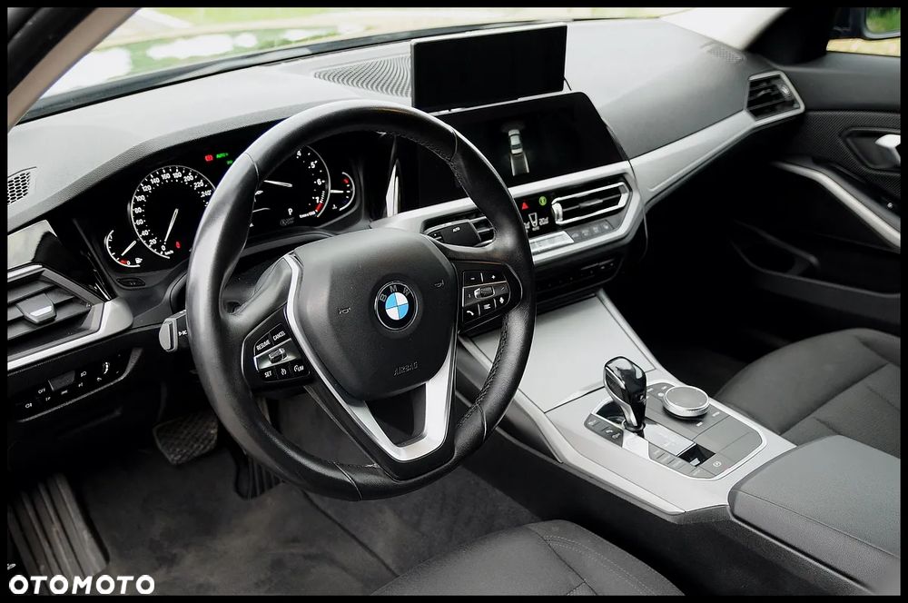 BMW Seria 3 320i - 23