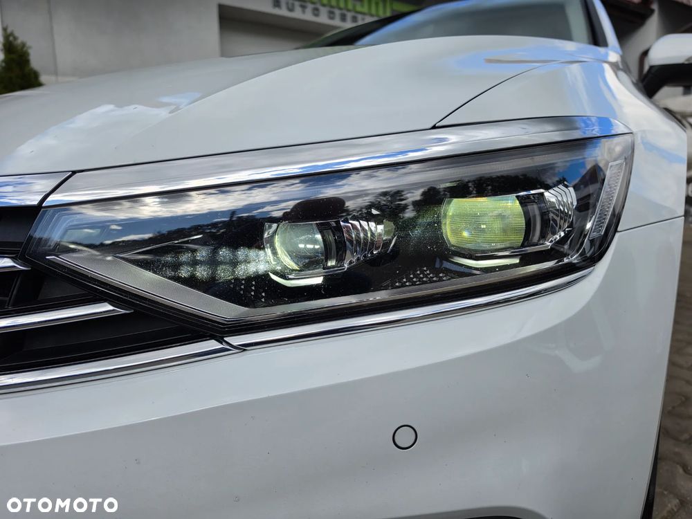 Volkswagen Passat Variant 2.0 TDI SCR DSG Conceptline - 13