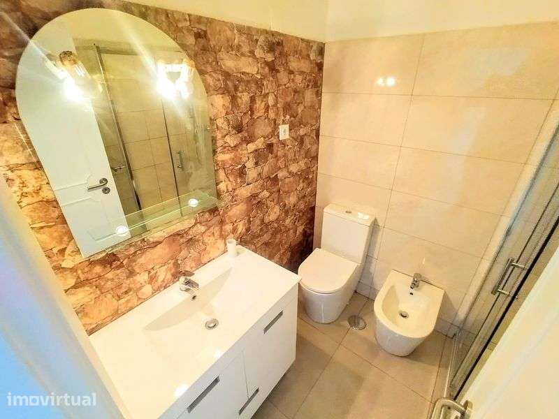 T1 renovado com vista mar - Grande imagem: 2/8