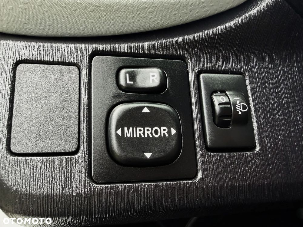 Toyota Yaris Hybrid 100 Premium - 34