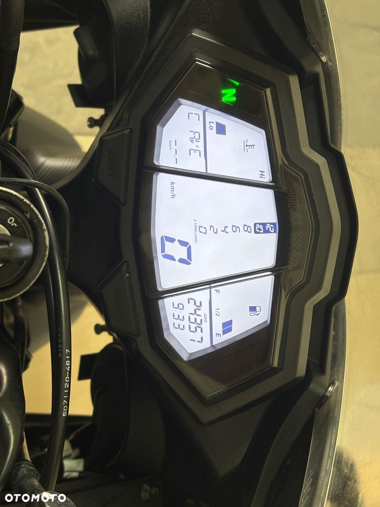 Yamaha YZF - 13