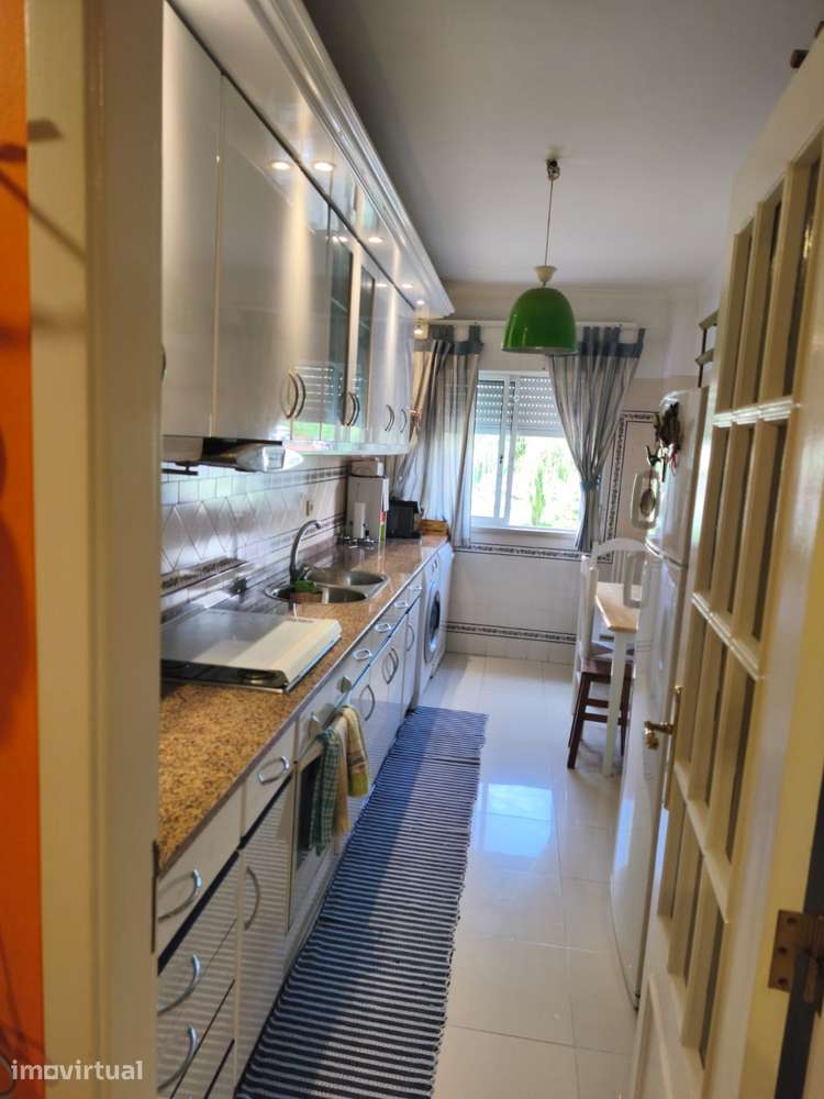 T2 com Excelentes Vistas para Jardim – Luminosidade e Conforto - Grande imagem: 4/9