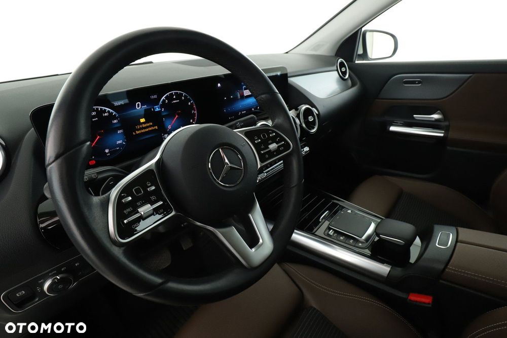 Mercedes-Benz GLA - 25