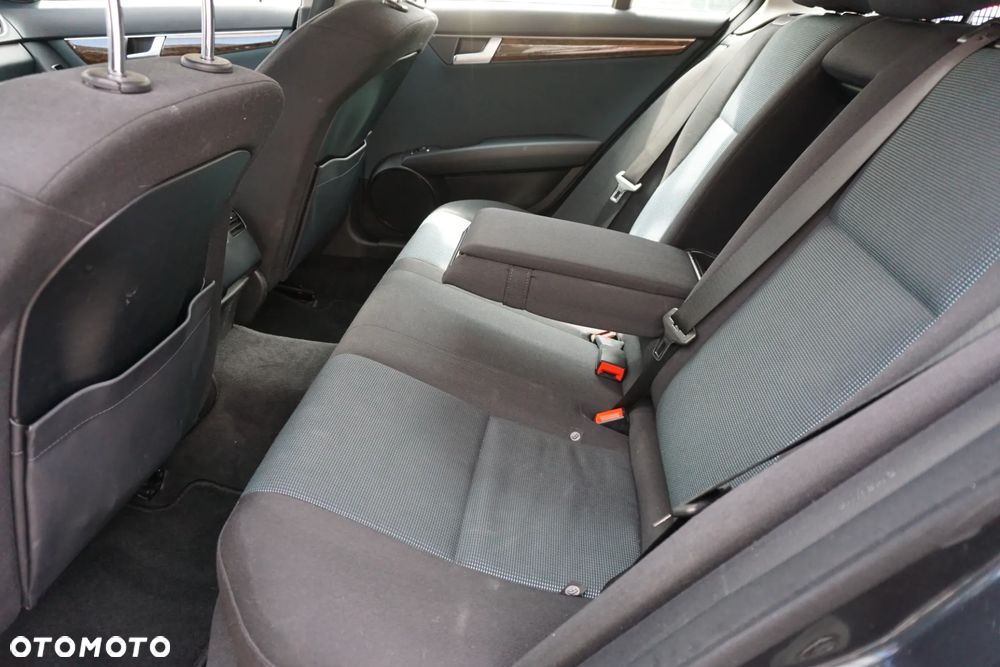 Mercedes-Benz Klasa C 220 CDI DPF Automatik BlueEFFICIENCY Special Edition - 12
