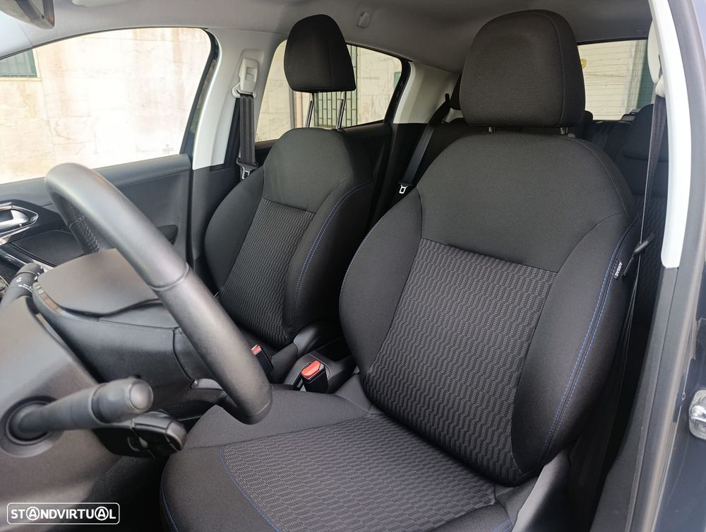 Peugeot 208 1.2 PureTech Signature EAT6 - 11