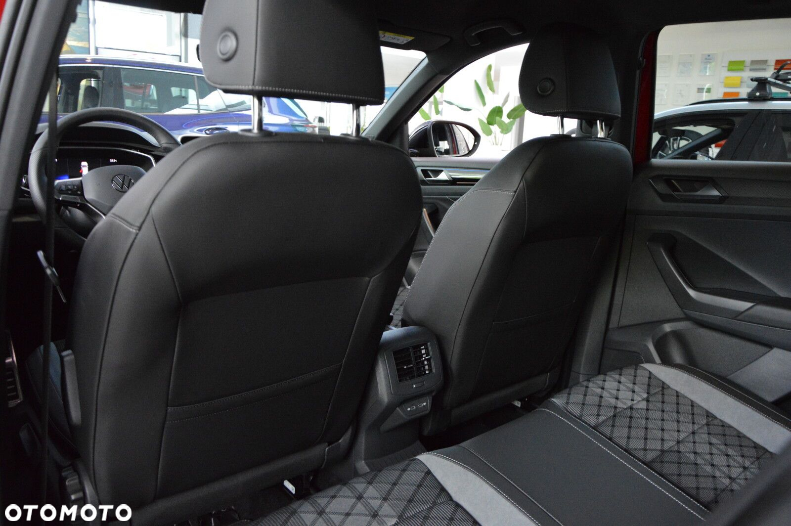 Volkswagen T-Roc - 18
