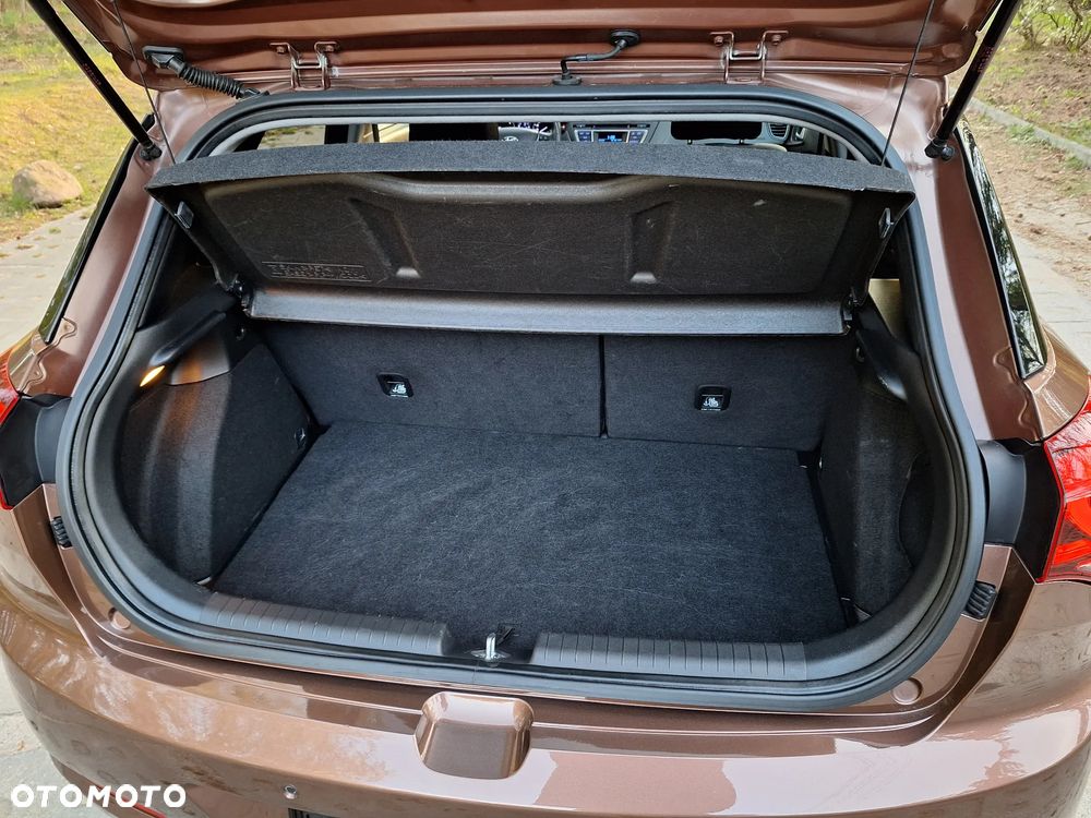 Hyundai i20 1.4 YES Gold - 37