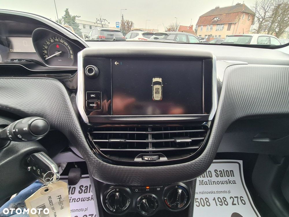 Peugeot 2008 1.2 Pure Tech GPF Signature S&S - 18