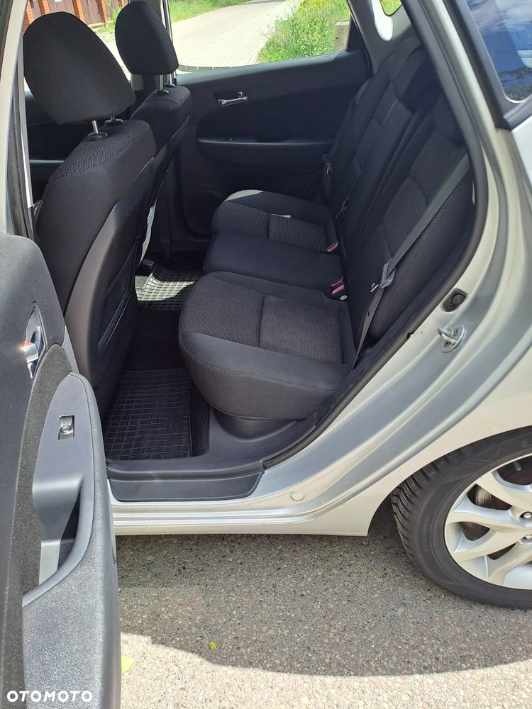 Hyundai i30 1.6 CRDi Comfort EU5 - 7