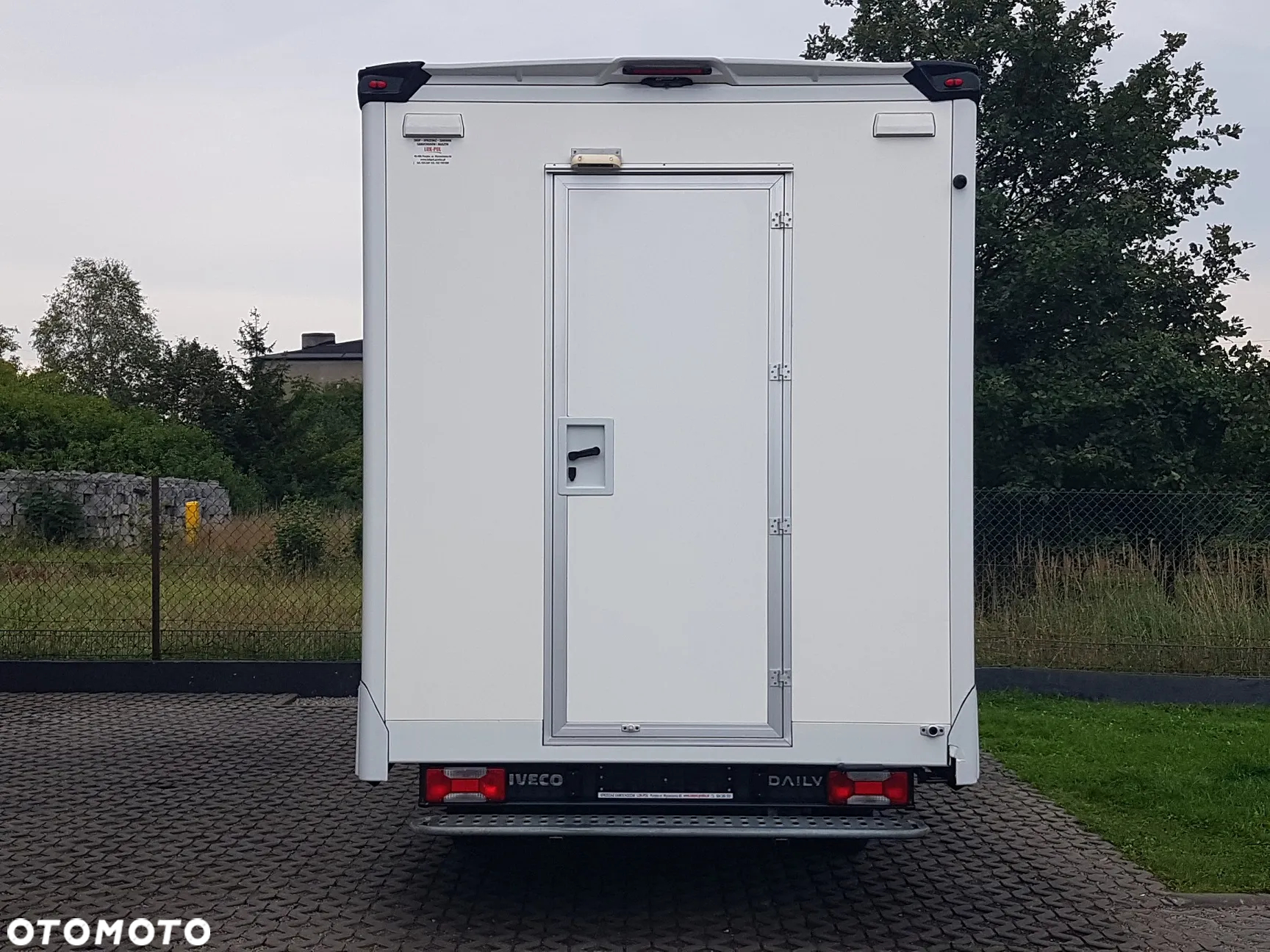 Iveco DAILY KONTENER NISKOPODŁOGOWY 4,31x2,24x2,43 FOODTRUCK SKLEP KAMPER KLIMA BAR KONIOWÓZ - 16