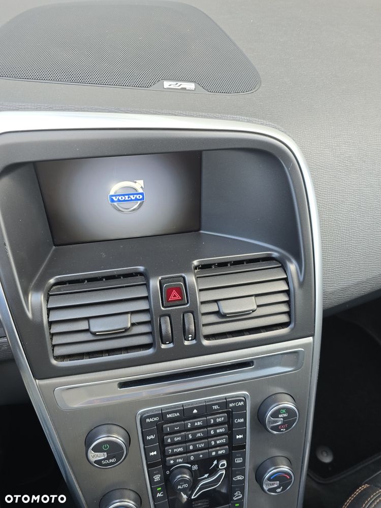 Volvo XC 60 D4 AWD R-Design Momentum - 8