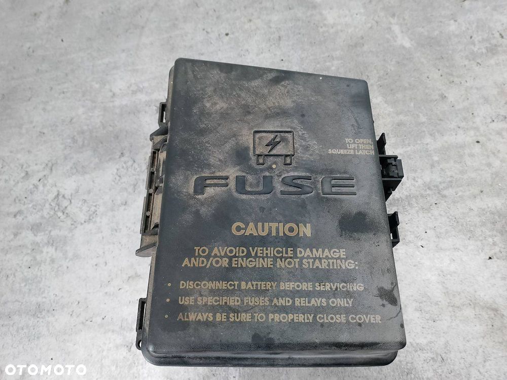 SKRZYNKA BEZPIECZNIKÓW CHRYSLER PACIFICA 04727832AI 3.5 V6 - 1