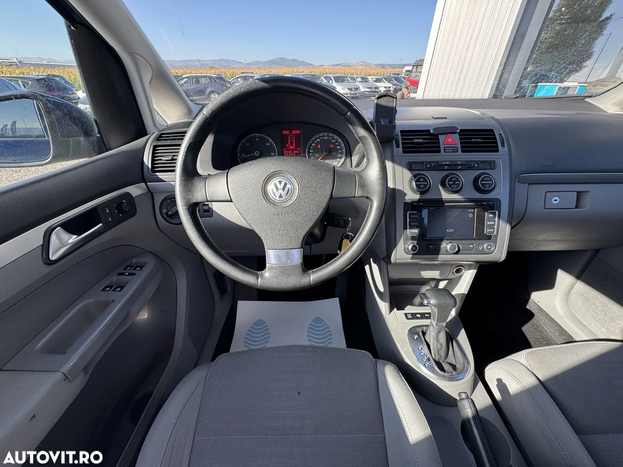 Volkswagen Touran 2.0 TDI DPF Highline DSG - 27