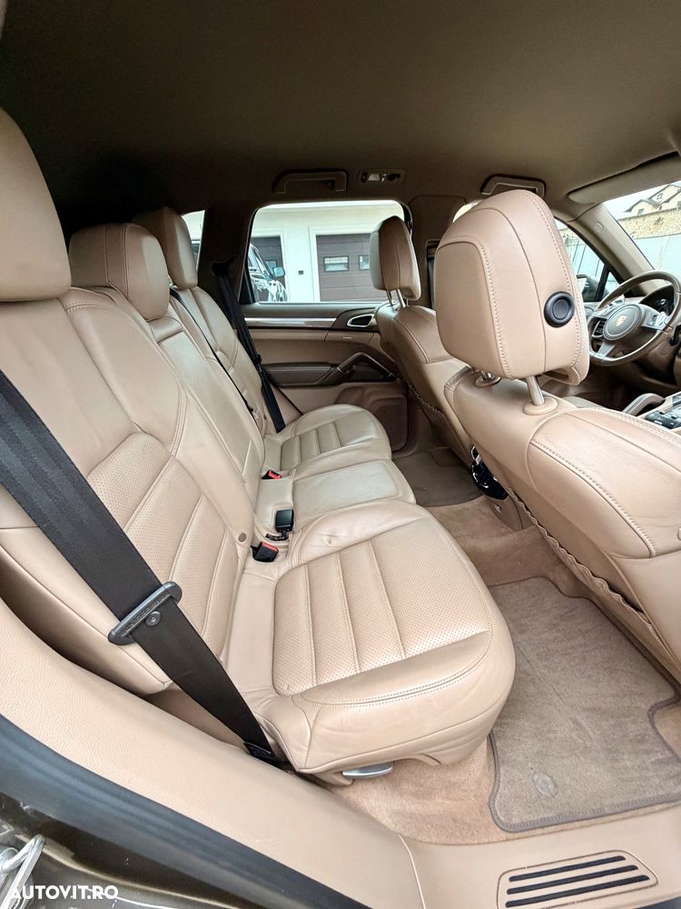 Porsche Cayenne - 7
