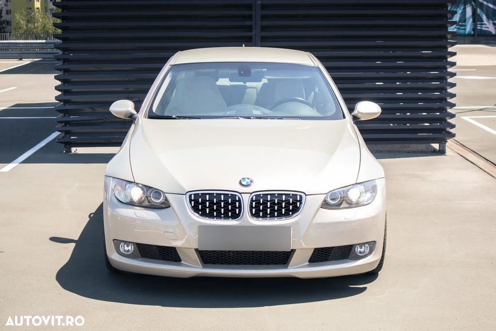 BMW Seria 3 330d Coupe - 3