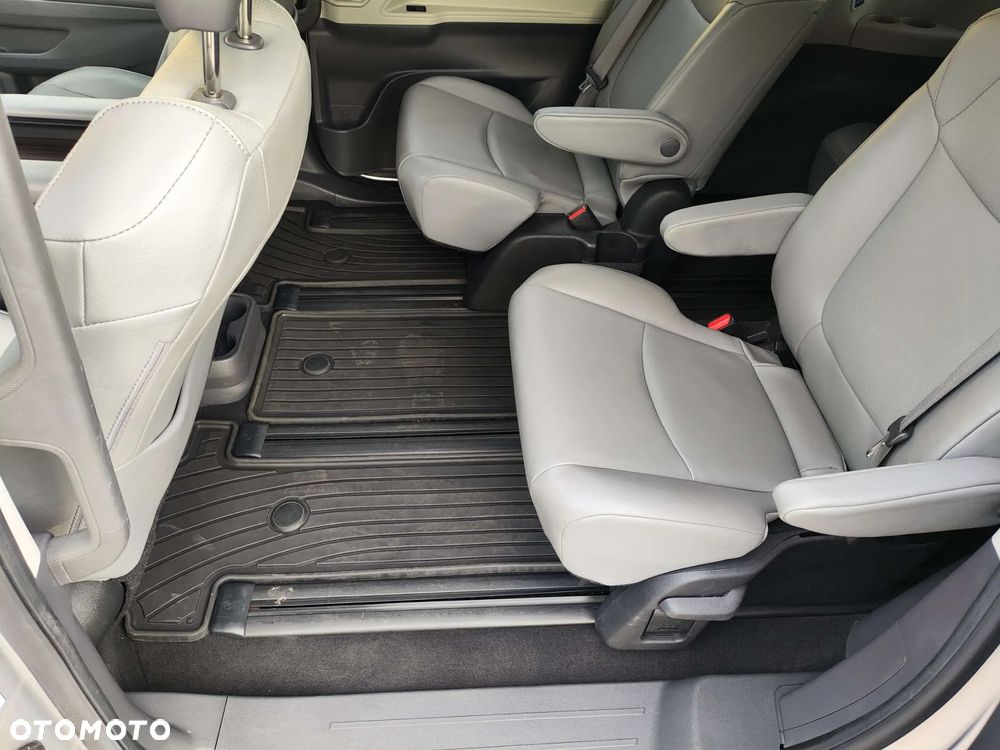 Toyota Sienna - 21