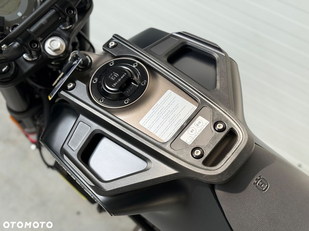 Husqvarna Svartpilen - 27