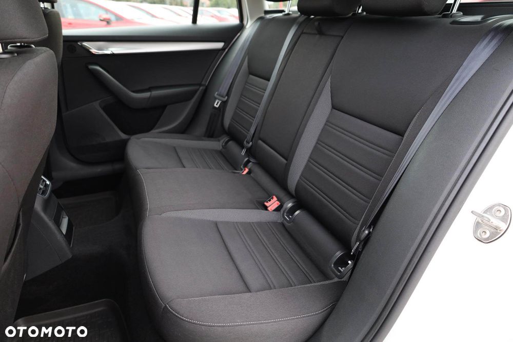 Skoda Octavia 2.0 TDI Ambition DSG - 34