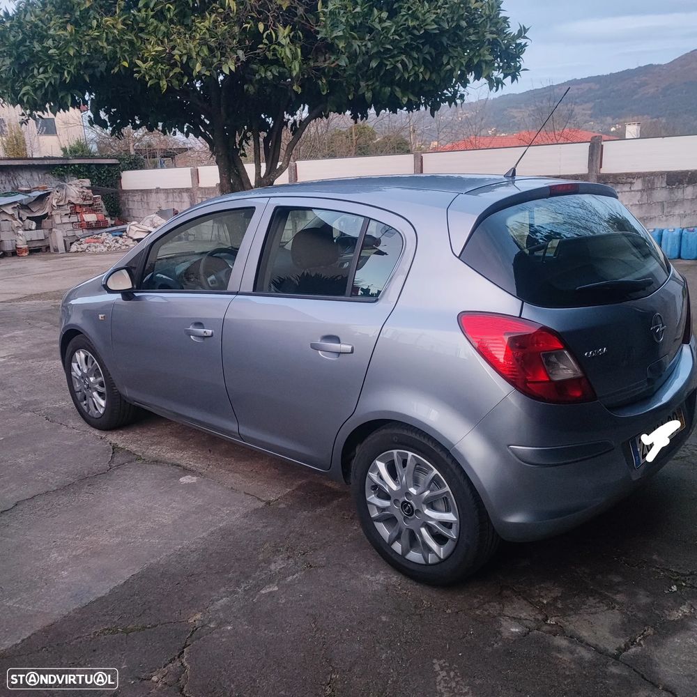 Opel Corsa 1.2 Cosmo - 4