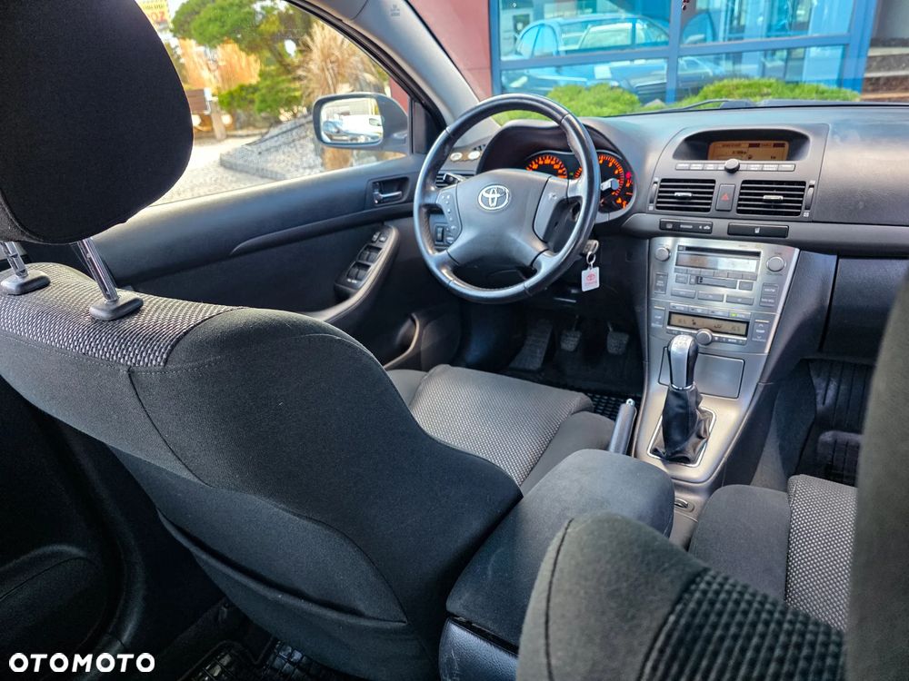 Toyota Avensis - 7