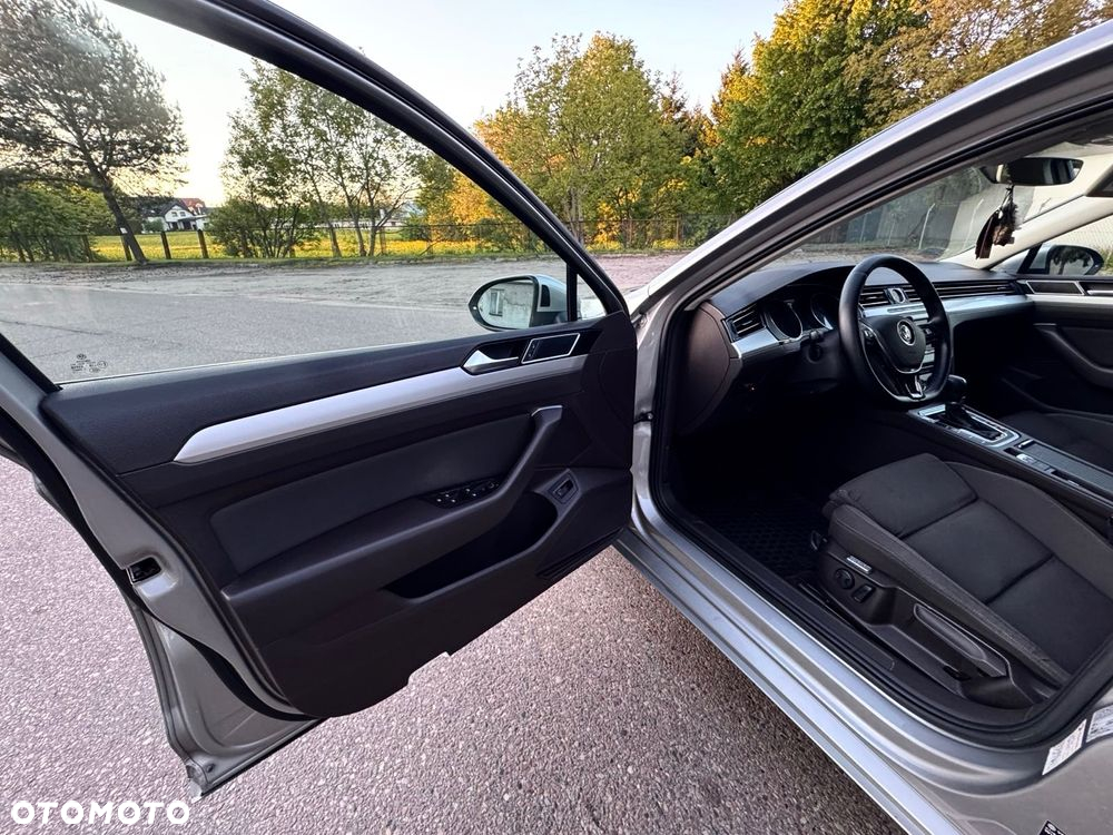 Volkswagen Passat - 31