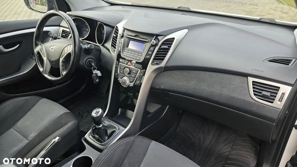 Hyundai i30 ver-1-6-crdi-bluedrive-classic - 23