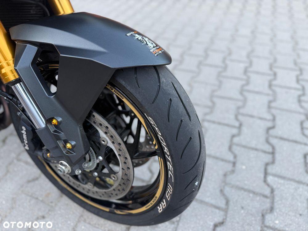 Suzuki GSX - 6