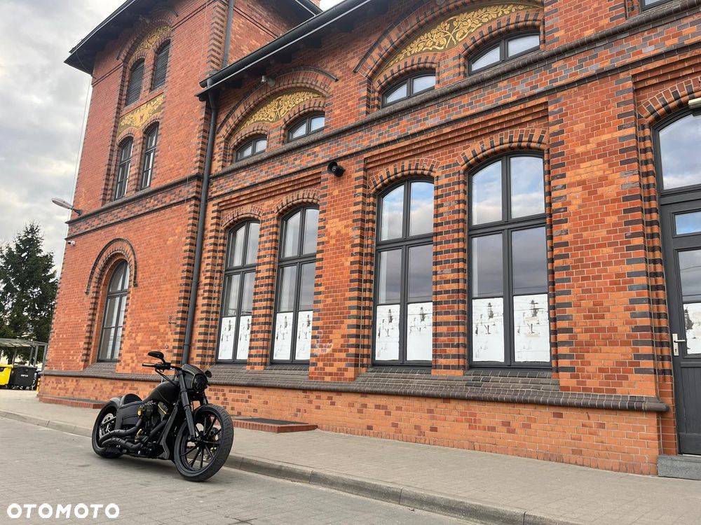 Harley-Davidson Softail Breakout - 5