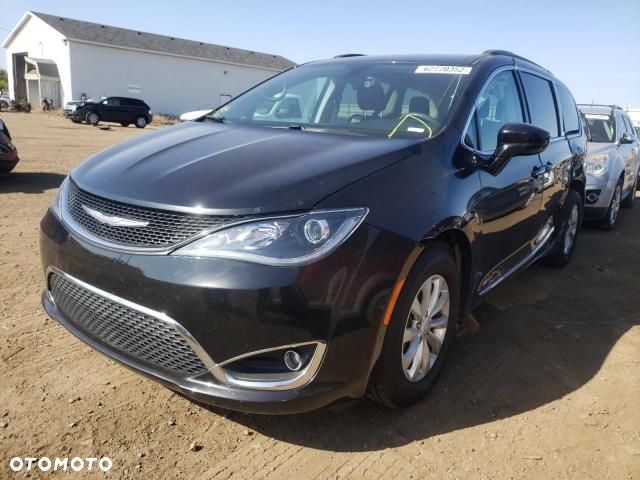 Chrysler Pacifica - 2