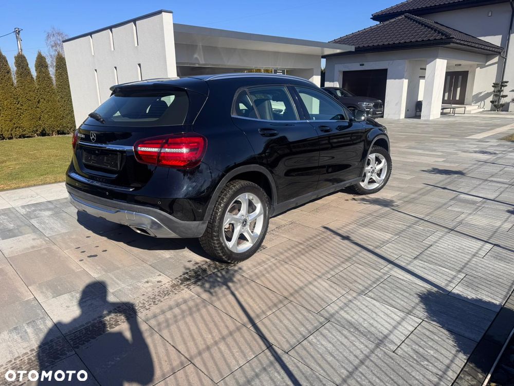 Mercedes-Benz GLA 180 d - 10