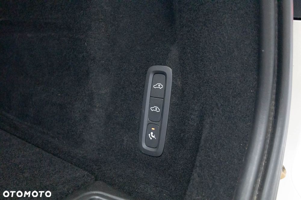 Volvo XC 60 B4 D AWD Geartronic Inscription - 36