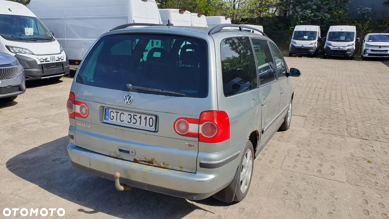 Volkswagen Sharan 1.9 TDI Highline - 3