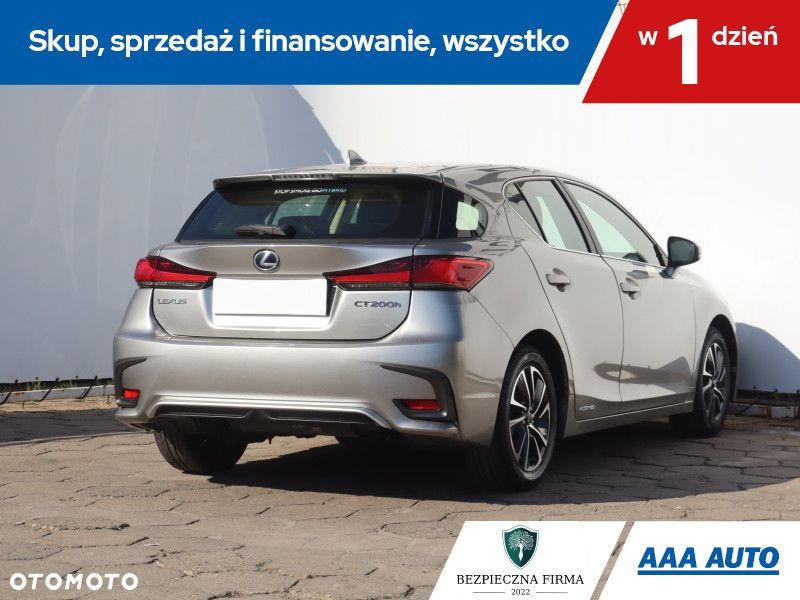 Lexus CT - 7