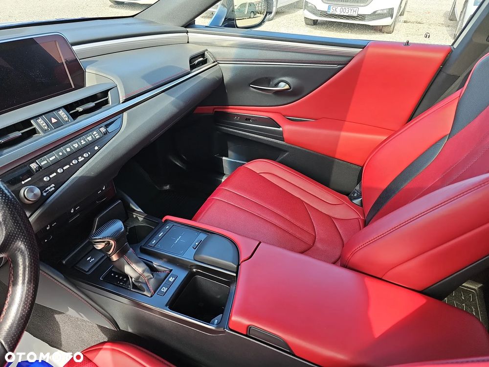 Lexus ES 300h F Sport - 16