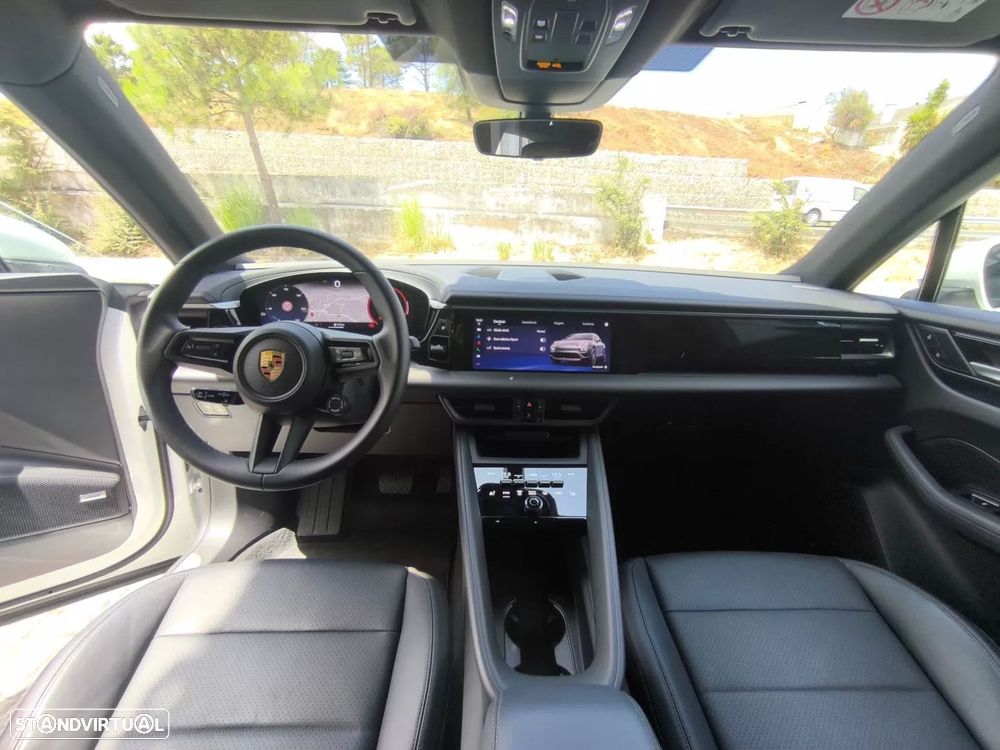 Porsche Macan Electric - 14