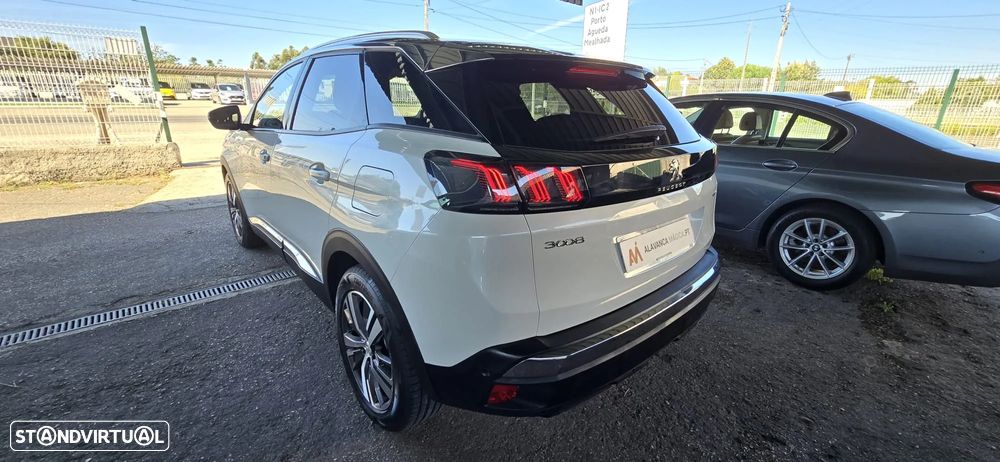 Peugeot 3008 Plug-In Hybrid 225 e-EAT8 Allure Pack - 10