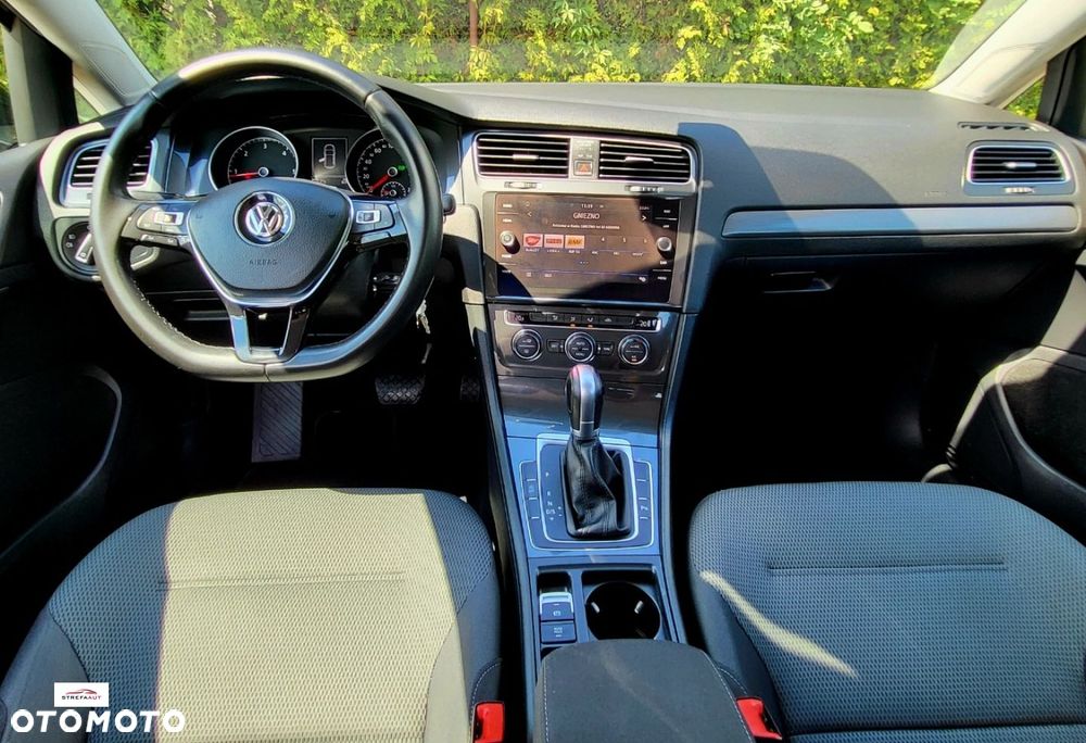 Volkswagen Golf - 25