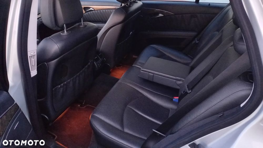 Mercedes-Benz Klasa E 320 CDI 7G-TRONIC Avantgarde DPF - 13
