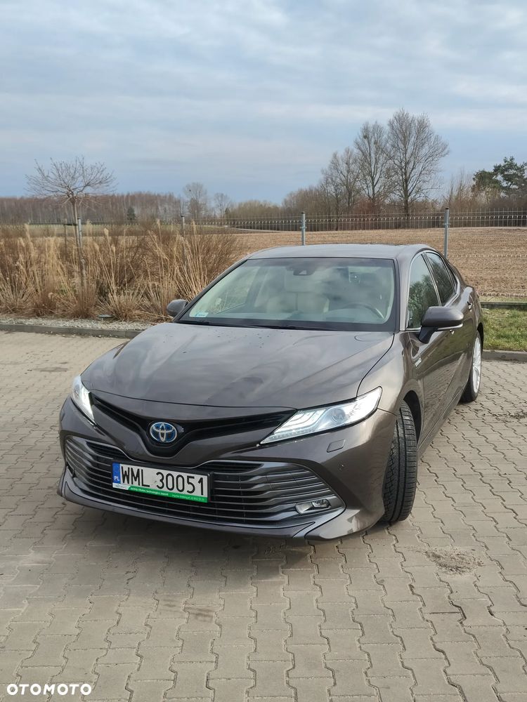 Toyota Camry - 1