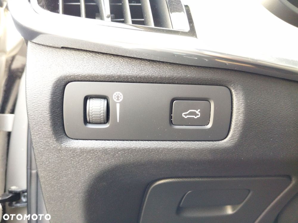 Volvo V90 D5 SCR AWD Momentum - 20
