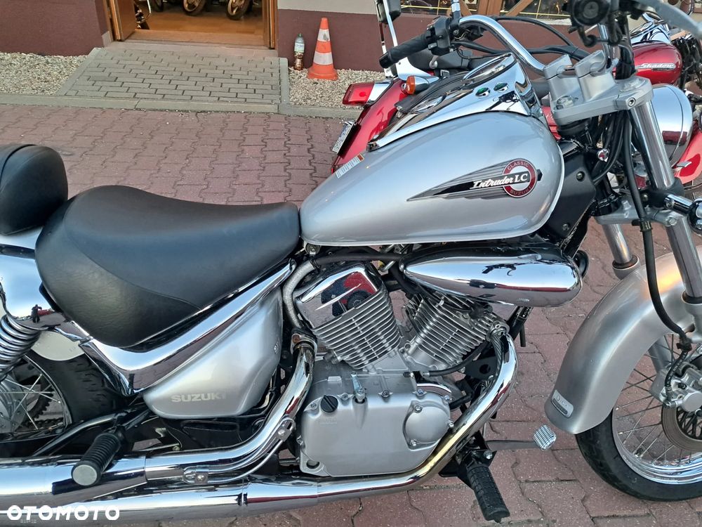 Suzuki Intruder - 3
