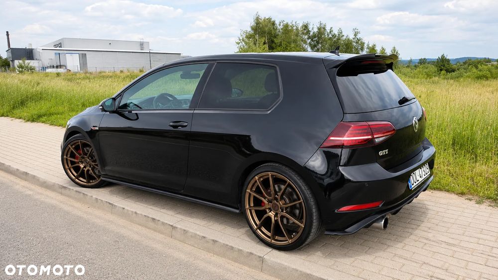 Volkswagen Golf - 2