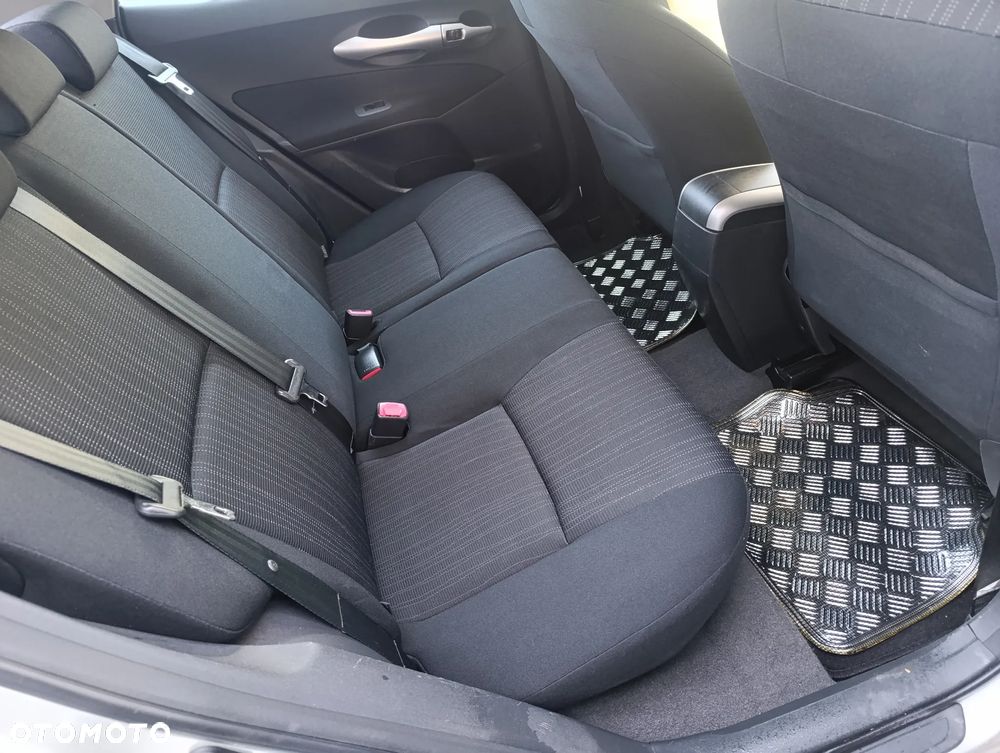 Toyota Auris 1.4 VVT-i - 11