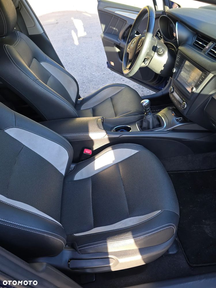 Toyota Avensis 1.8 Premium - 15