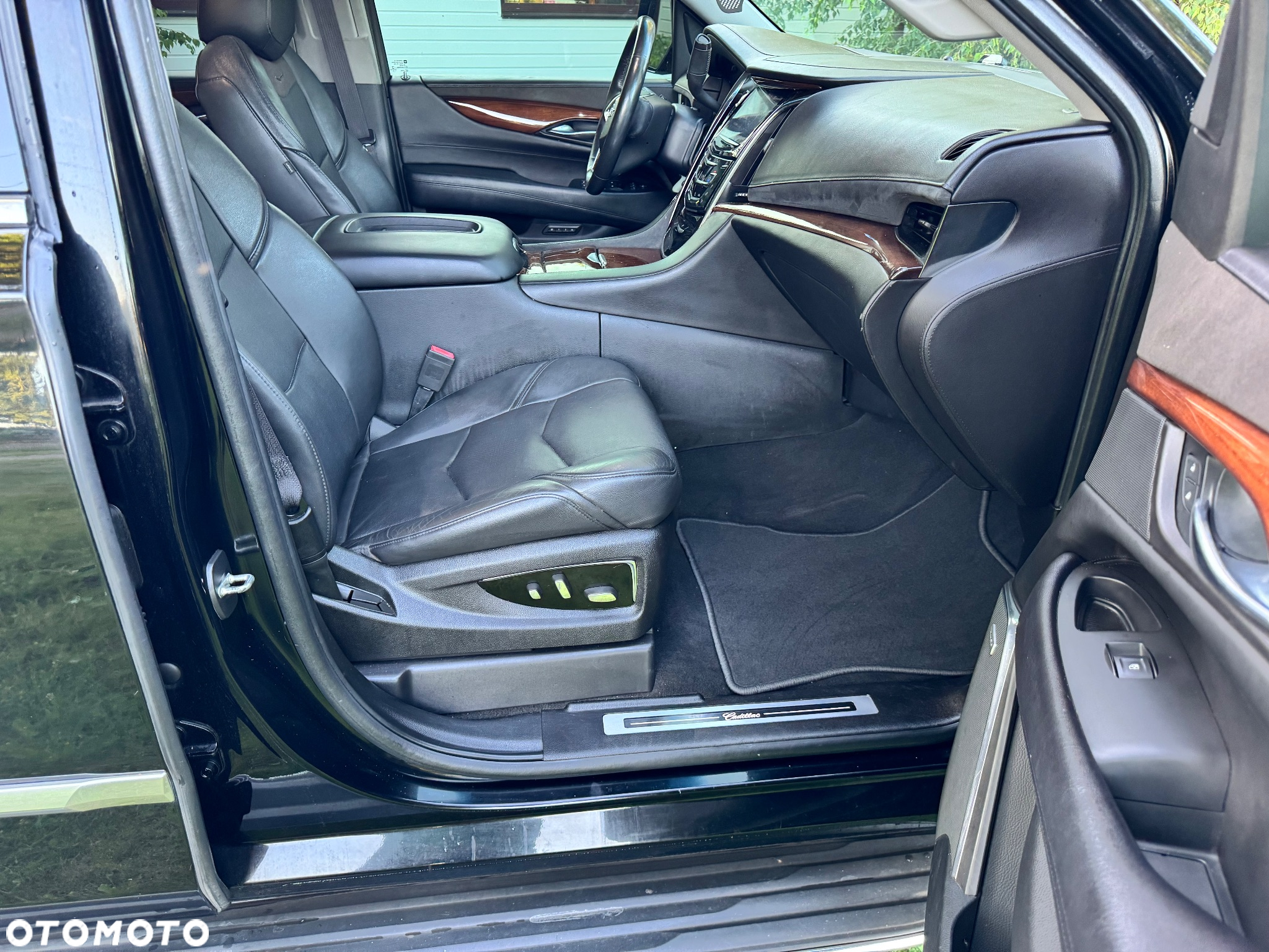Cadillac Escalade 6.2 V8 AWD AT Premium - 32