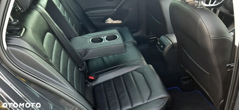 Volkswagen Golf e-Golf - 11
